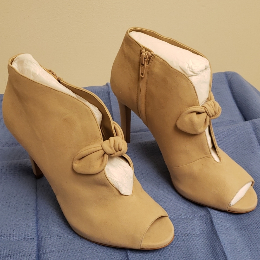 Michael Kors Open Toe Leather Tan Shoe